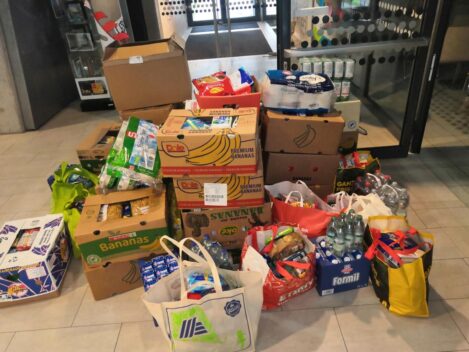 Weihnachtspackerl für 27 Flüchtlingskinder