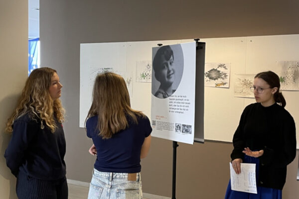 2025-03-14-geschichte-wanderausstellung-darueber-sprechen (21)