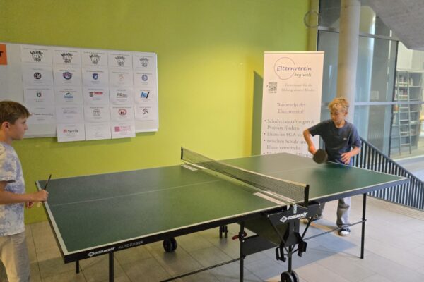 2025-09-01-sport-neuer-tischtennistisch (1)