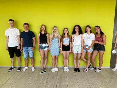 Ein Konzept für ein Schulschlussfest steht