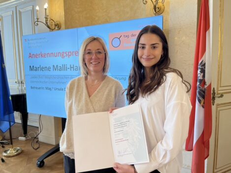 Preis für herausragende VWA für Marlene Malli-Harrer