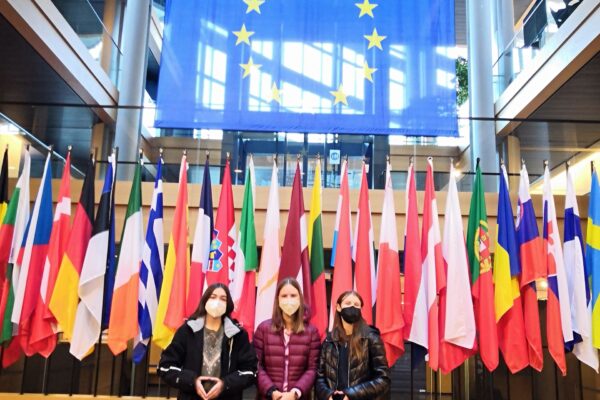 2022-03-04-eu-projekt-strassburg-dreidamen