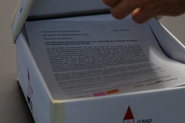 2022-09-30-Übergabe-Petition-G'RAD jetzt (12)