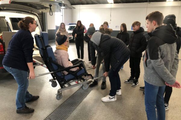 2023-02-10-wallerergym-walli-helping-hands001