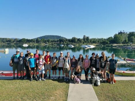 Die 4C„Wallerians“ stürmen das Drachenbootrennen am Ausee